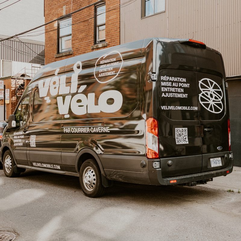 Le camion V&eacute;li V&eacute;lo de Courrier Caverne